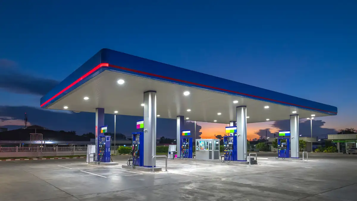 AKARYAKITA BÜYÜK İNDİRİM! MOTORİN VE BENZİN FİYATLARI GÜNCELLENDİ