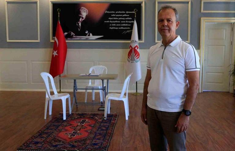 Döşemealtı Belediye Başkanı’nın Makam Odası Haczedildi: Plastik Sandalye ve Masa ile Göreve Devam