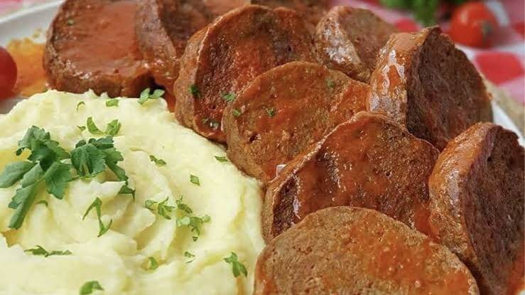 KÖFTESİNDE DOMUZ ETİ BULUNAN ŞİRKETTEN ‘VATAN VE BAYRAK’ VURGUSU: SAYDAMLAR CATERING’DEN ŞAŞIRTAN AÇIKLAMA