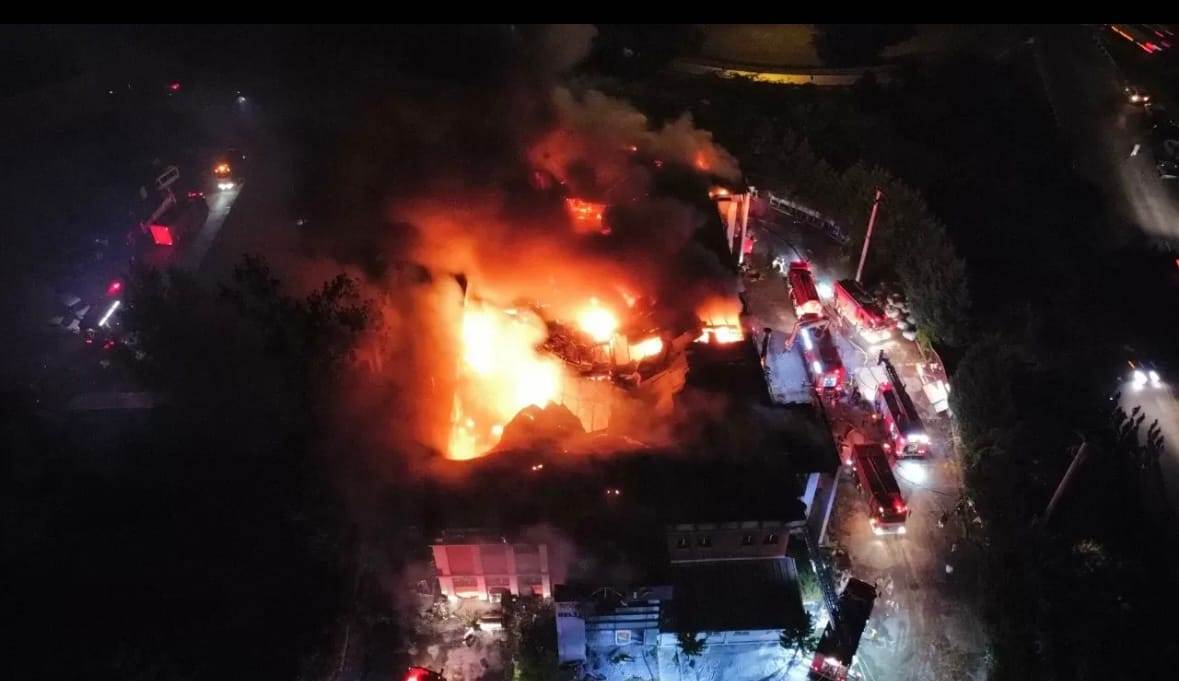 Sakarya’da Fabrikayı Alevler Sardı..
