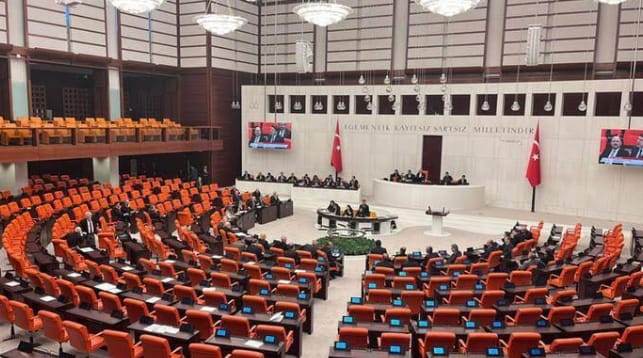MECLİS HARÇLIKLARI UÇTU, TASARRUF POLİTİKASI TAM GAZ! 2025 BÜTÇESİNDE REKOR ARTIŞ