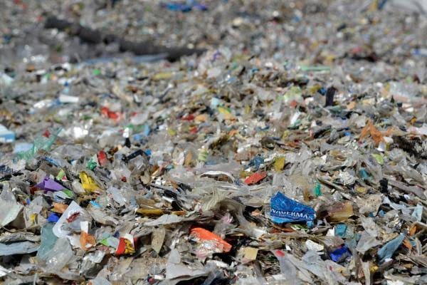 ADANA’DA İTHAL ÇÖPLER TEHLİKE SAÇIYOR: TOPRAKTA KANSEROJEN MADDE NORMALİN 400 BİN KATI