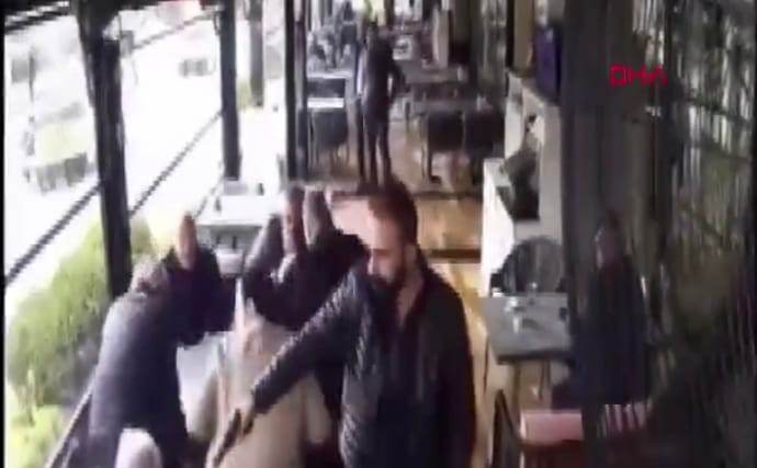 ALACAK VERECEK KAVGASI KAFEDE SİLAHLI SALDIRIYA DÖNÜŞTÜ