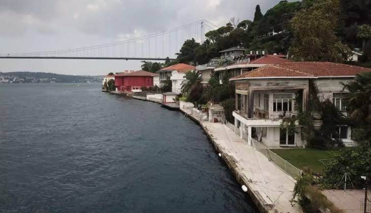 TARİHİ YALI PETROL KRALI ERCÜMENT CAFER BAYEGAN’IN OLDU: SOSYETENİN GÖZDESİ YENİDEN SAHİBİNİ BULDU