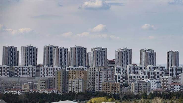 AYLIK 52 BİN TL AİDAT İSYANI: TÜRKİYE GENELİNDE AİDAT ÜCRETLERİ KİRALARI SOLLADI!