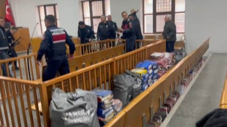 BURSA’DA MAHKEME SALONUNDA KANLI ÇATIŞMA