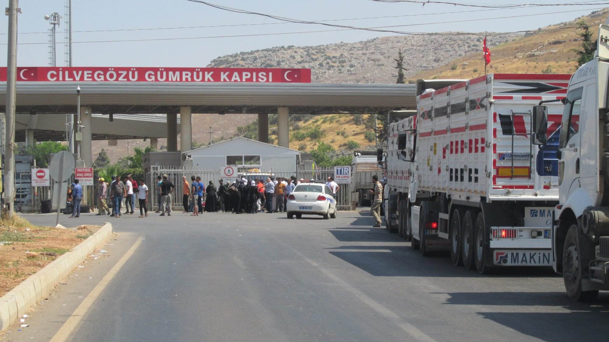 SURİYE, TÜRKİYE’DEN İTHALATA YÜZDE 500 VERGİ GETİRDİ! İHRACAT DURMA NOKTASINA GELDİ