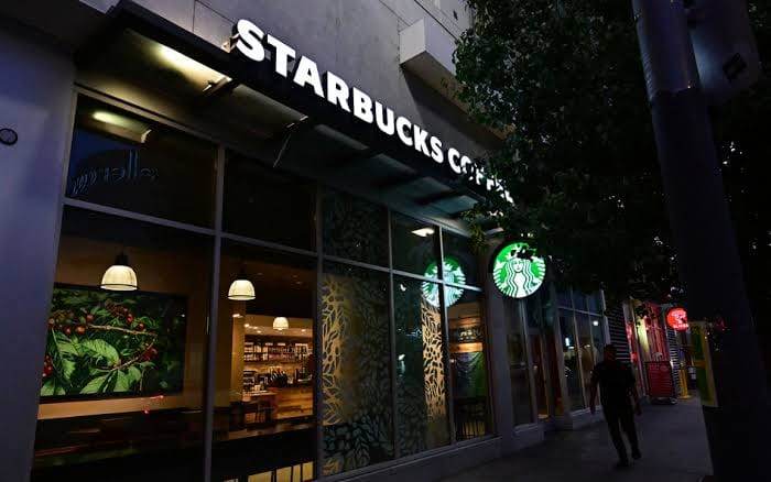 STARBUCKS İŞTEN ÇIKARMALARA HAZIRLANIYOR! CEO TARİH VERDİ