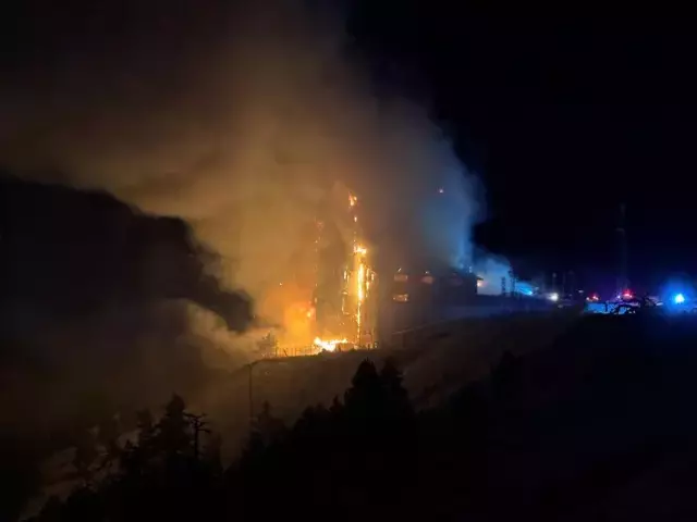 SON DAKİKA: BOLU KARTALKAYA’DA OTEL YANGINI