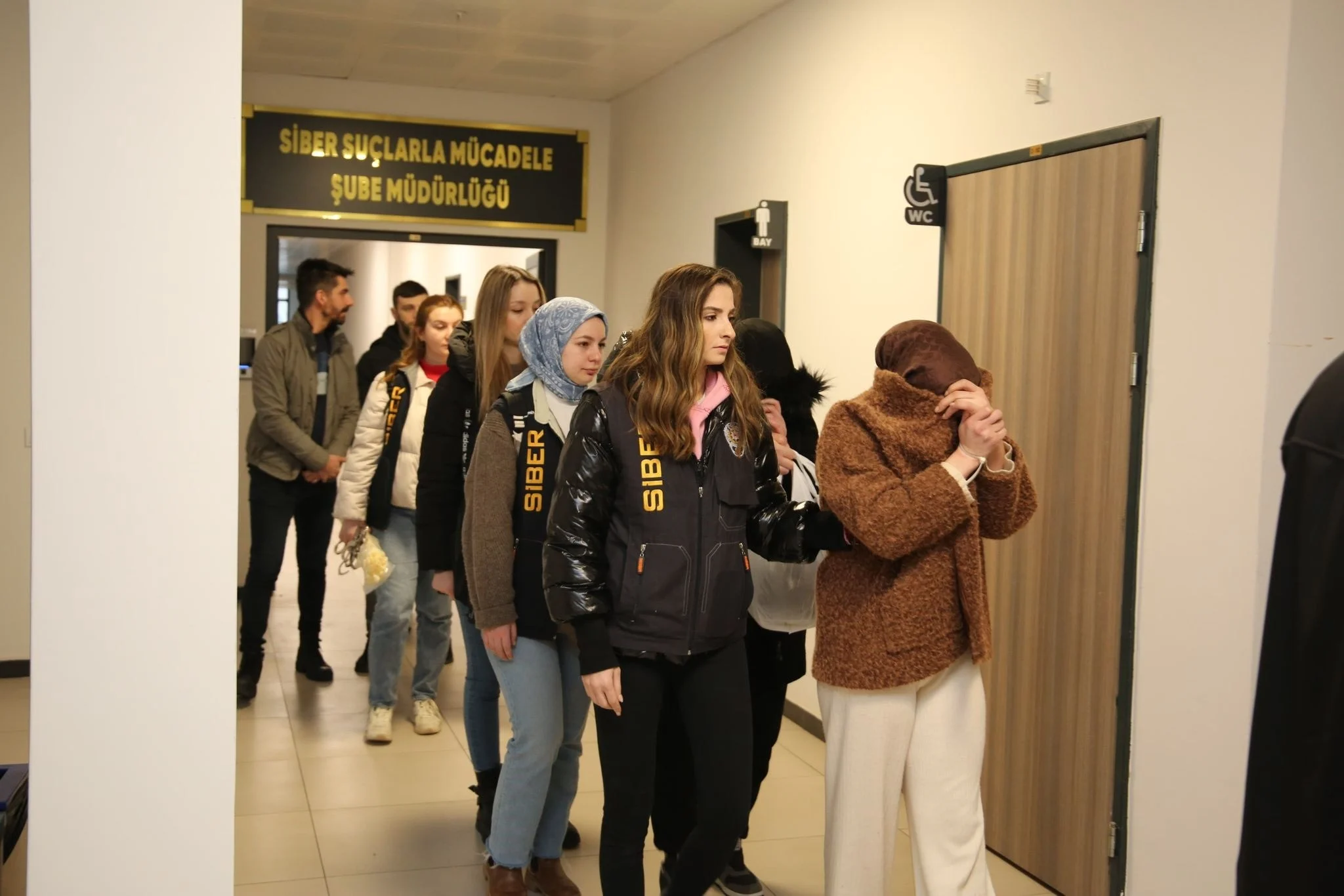 Kocaeli’nde Düzenlenen Operasyonla 110 Milyon TL’lik Dolandırıcılık Çetesi Çökertildi!