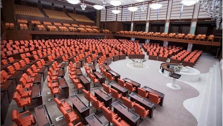 MİLLETVEKİLLERİNE ÖMÜR BOYU TRAFİK CEZASI MUAFİYETİ! YENİ DÜZENLEME TARTIŞMA YARATTI