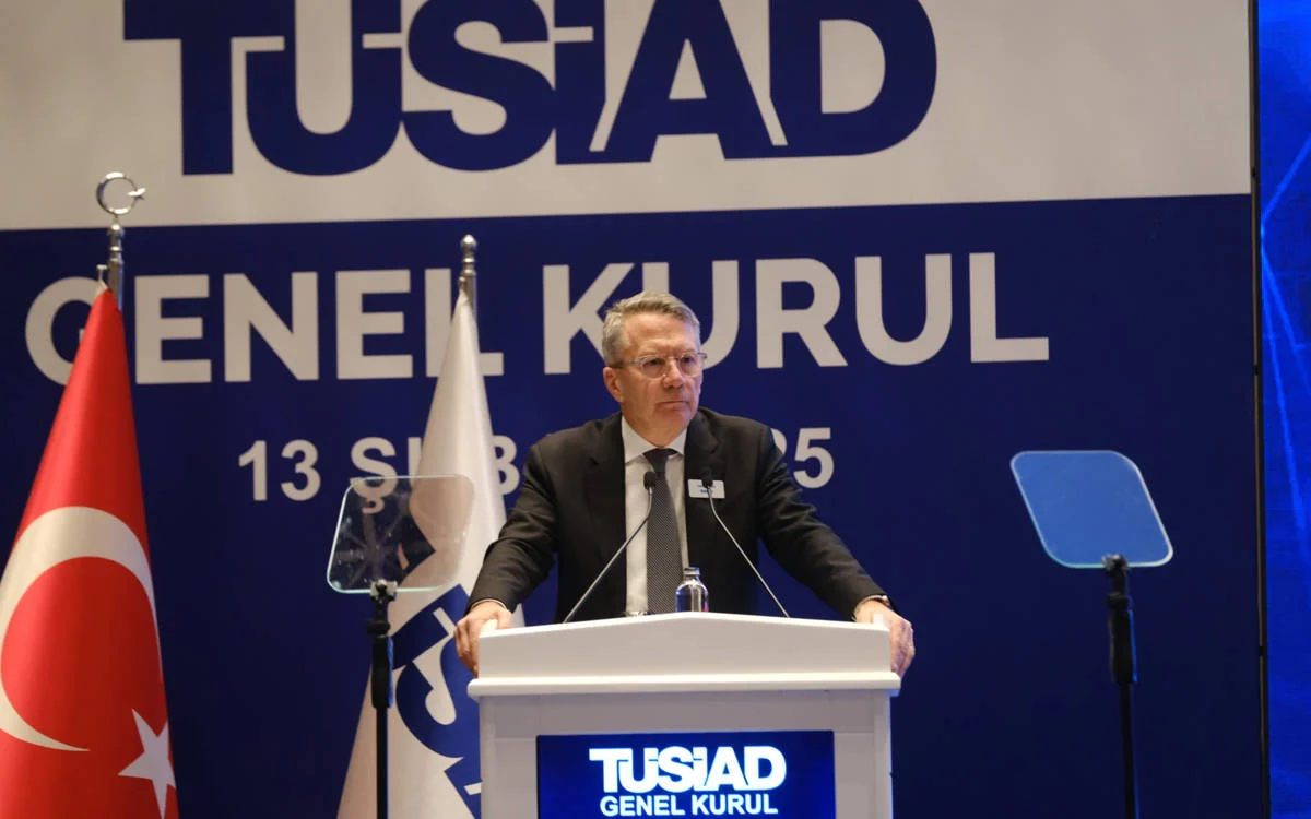 TÜSİAD’DAN TASARRUF ÇAĞRISI: “KAMU DA VATANDAŞLA BİRLİKTE KEMER SIKMALI”
