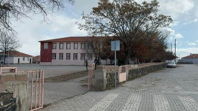 KONYA’DA OKULDA SİLAHLI SALDIRI: SINIF ÖĞRETMENİNE 3 KURŞUN!