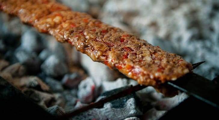 ÜNLÜ KEBAP SALONUNDA DOMUZ ETİ ŞOKU!