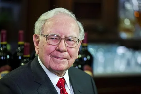 Warren Buffet Daha Çok Nakit Biriktirip, Hisse Satıyor. Peki Neden?
