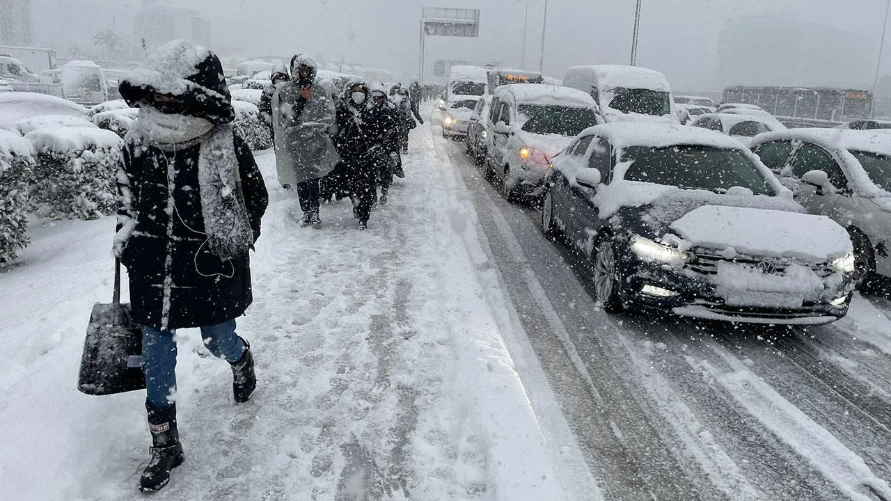 Kar Yağışı Nedeniyle İstanbul’da Bazı Semtlerde Okullar Tatil Edildi