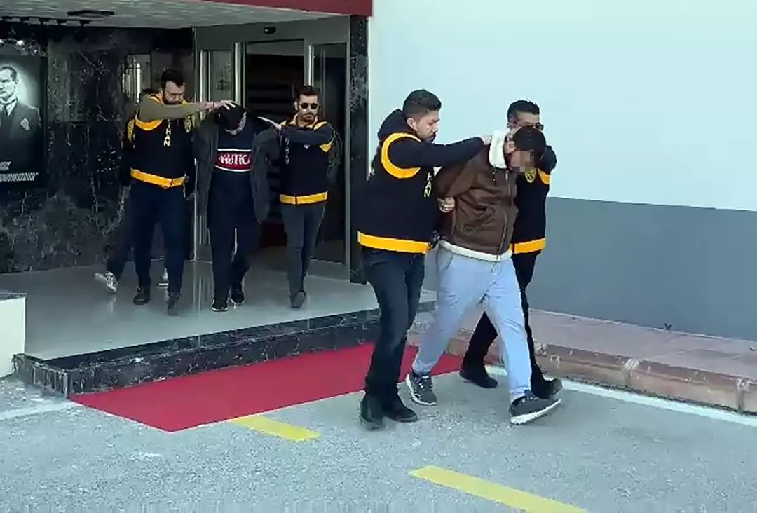 İŞ İNSANINA SİLAHLI HARAÇ TUZAĞI 2 MİLYON LİRA İSTEDİLER, YAKALANDILAR: MAZLUM O. ve SAMET İ. ADLİ KONTROL ŞARTIYLA SERBEST BIRAKILDI