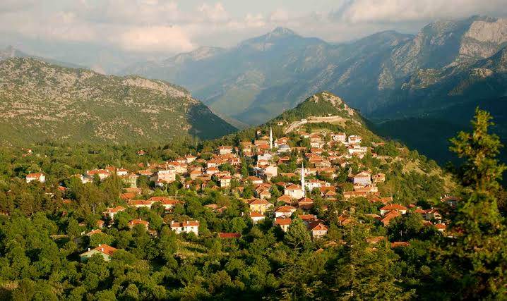 ANTALYA’DAKİ TARİHİ EVLERE YIKIM KARARI! ORMANA’DA İMAR PLANI KRİZİ