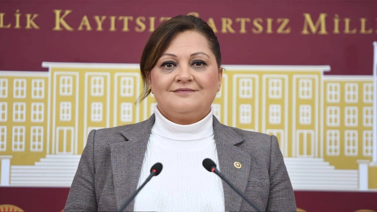 CHP’Lİ BAŞKAN, KOLTUĞU MHP’Lİ MECLİS ÜYESİNE BIRAKTI