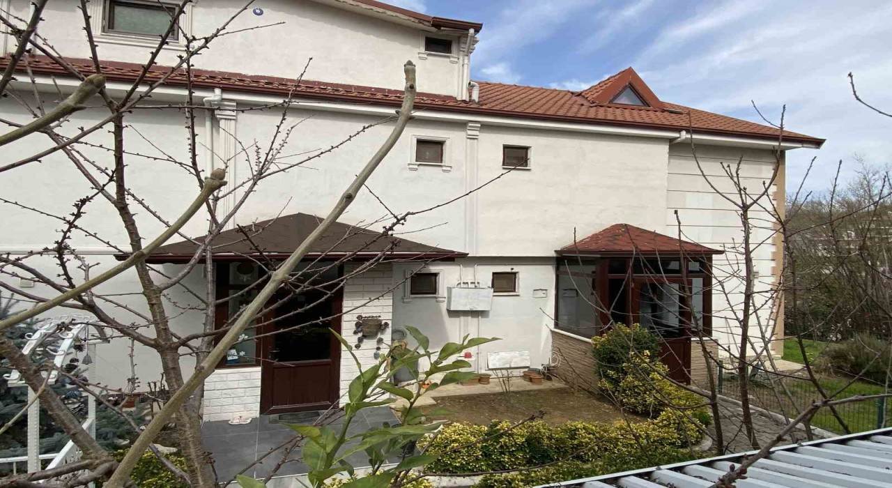 “CİNLER ALDI” YALANIYLA 2 MİLYON TL DOLANDIRDILAR! KOCAELİ’DE ŞOK EDEN DİNİ İSTİSMAR