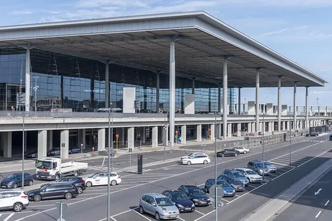 Almanya’daki Grev Hava Ulaşımını Felç Etti