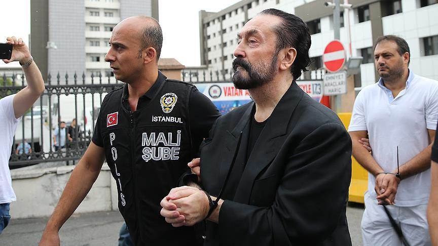 ADNAN OKTAR YENİDEN HÂKİM KARŞISINDA:  “BERAAT ETTİ” İŞTE AÇIKLANAN KARARLAR