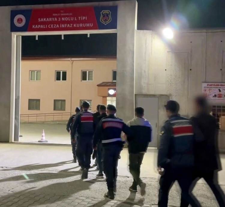 SAHTE KADIN PROFİLLERİYLE 500 MİLYONLUK VURGUN! ÇETE ÇÖKERTİLDİ
