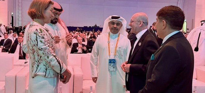 Bakan Şimşek, Doha’da Türkiye’deki yatırım olanaklarını tanıttı.