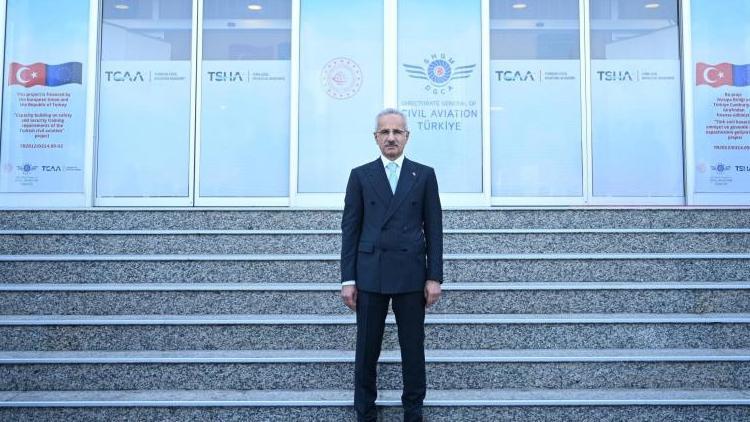 Bakan Uraloğlu’ndan 12 yeni iç hat müjdesi” Başlık: “Bakan Uraloğlu’ndan 12 yeni iç hat haberi