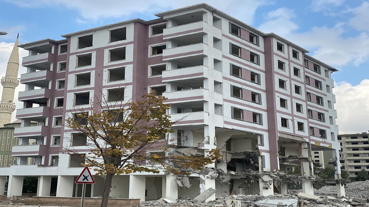 Depremzedelerin Hakkını Araması Cezalandırıldı
