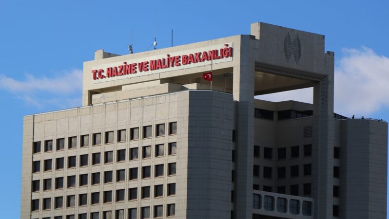 Hazine ve Maliye Bakanlığı’nda bazı üst düzey yöneticiler görevden alındı.
