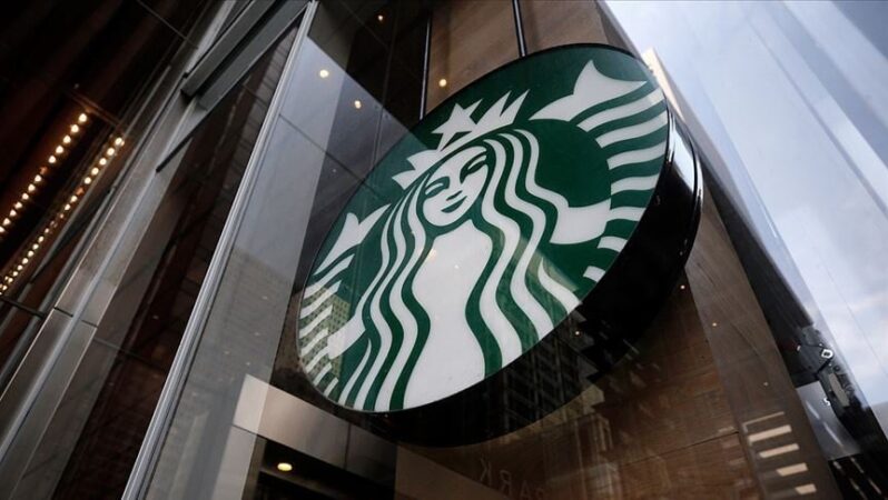 Starbucks’ta giyim sorunu: Yüzlerce çalışan grevde