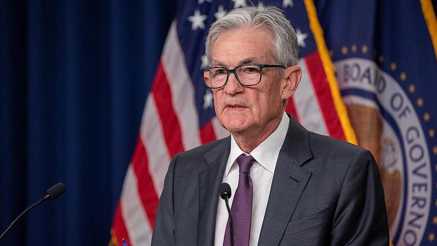 POWELL: “ACELEMİZ YOK, TARİFELERİN YOL AÇTIĞI BELİRSİZLİĞİN ORTADAN KALKMASINI BEKLEYECEĞİZ.”