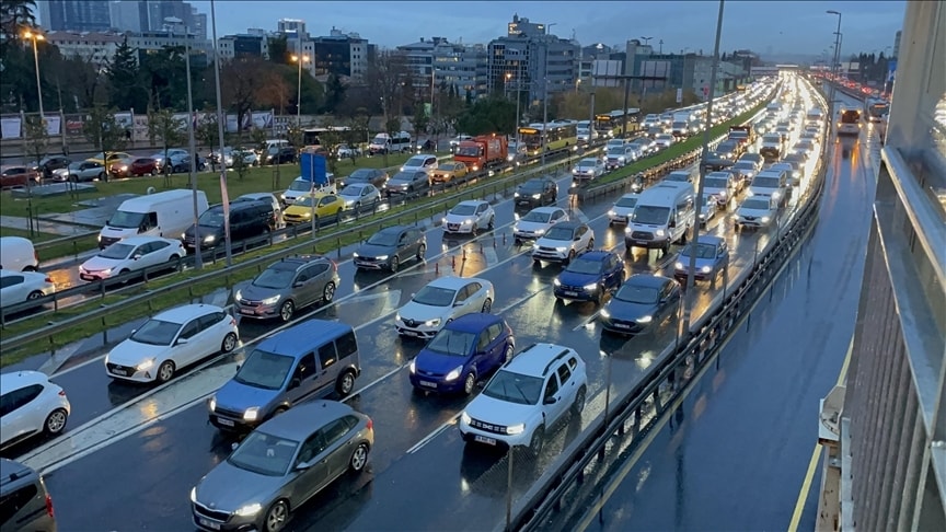 Nisan ayında trafiğe 191 bin 983 araç kaydedildi.
