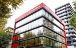 Akbank’tan 765 milyon TL’lik gelir