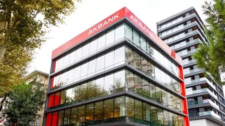 Akbank’tan 765 milyon TL’lik gelir