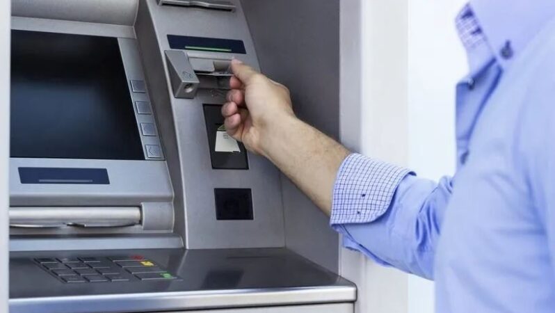 ATM kullanıcıları dikkat! Kartınızı istemeden yutabilir!