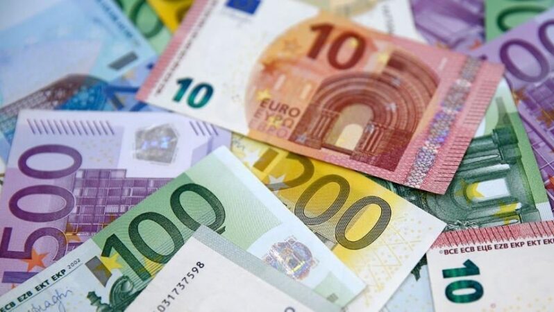 Dev banka, euronun 56 lira olacağı tarihi duyurdu.