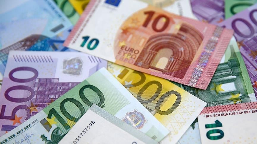 Dev banka, euronun 56 lira olacağı tarihi duyurdu.