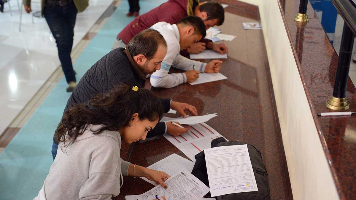 Diplomalı işsizler İŞKUR sırasını bekliyor