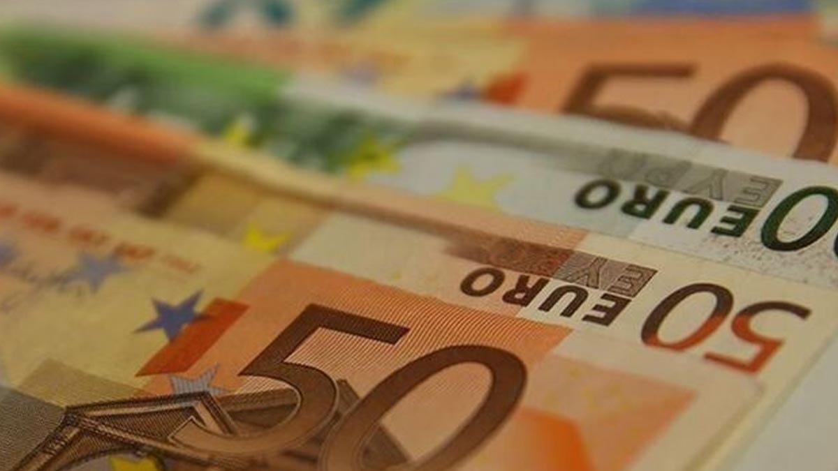 Düşük faiz, Euro Bölgesi’ndeki şirketlere verilen kredileri artırdı.