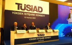 Ekonomi sadece para politikası değildir.
