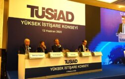 Ekonomi sadece para politikası değildir.
