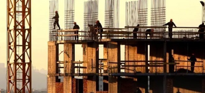 Ekonomiye güven artarken, hizmette yükseliş, perakende ticaret ve inşaatta düşüş yaşandı.