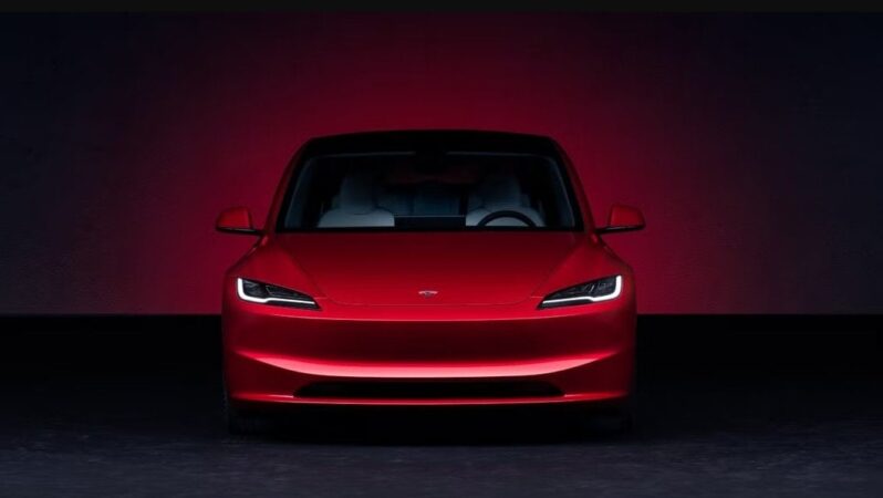 Elon Musk duyurdu: Tüm Tesla’lar taksi olarak hizmet verebilecek; araçlar bulunduğu yerden gelir elde edecek.