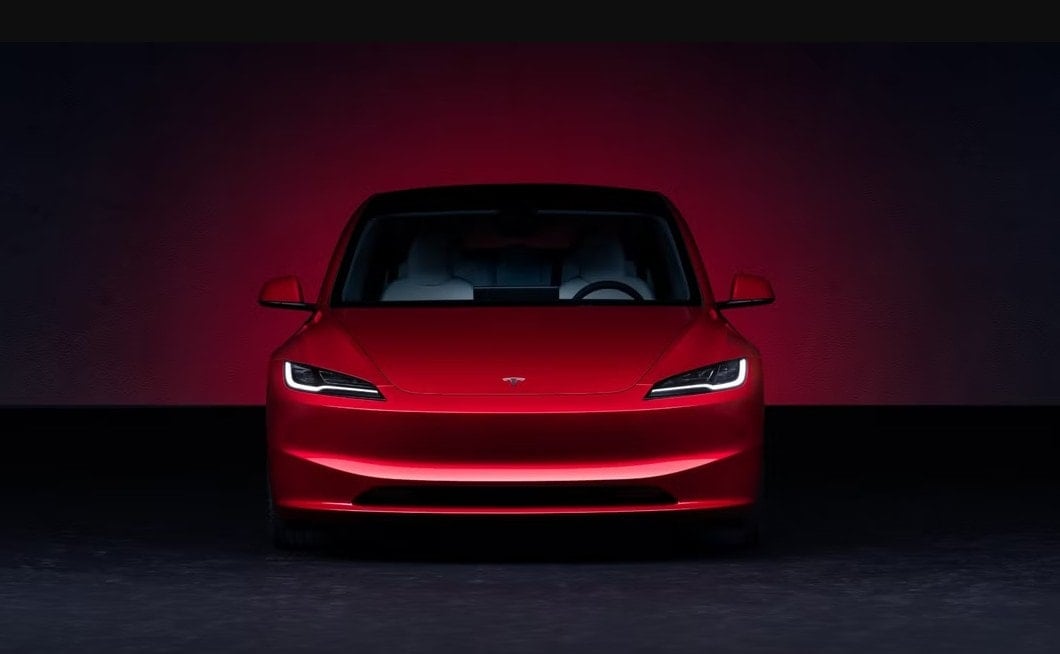 Elon Musk duyurdu: Tüm Tesla’lar taksi olarak hizmet verebilecek; araçlar bulunduğu yerden gelir elde edecek.