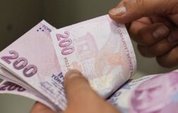 Emekliler için “sabit zam” talep edildi.