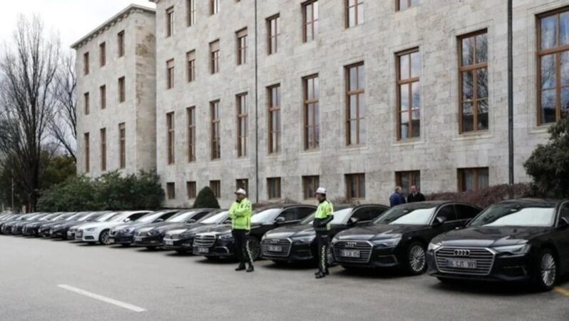 Kamuda tasarruf yine sadece lafta kaldı.