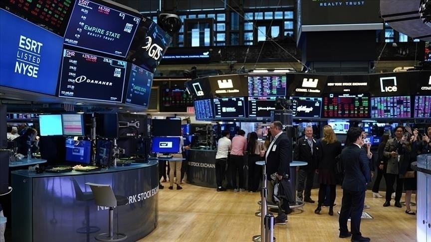 Küresel piyasalarda gerginlik artıyor: Jeopolitik çalkantılar ve ticaret belirsizliği etkili.