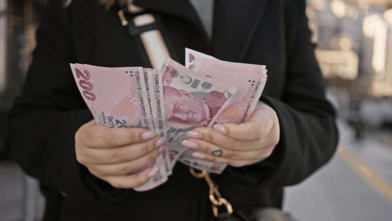 Merkez Bankası’nın tahmini doğruysa, emekli temmuzda bu zammı elde edecek.